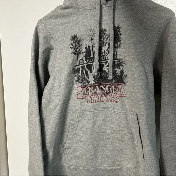 ‼️Stranger Things The Underground Logo Hoodie‼️ - Picture 5 of 5